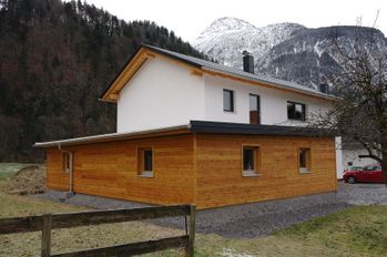 Haus Burtscher mit Hozfassade